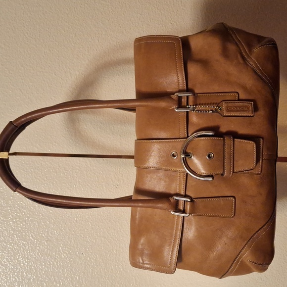 Coach Handbags - COACH Vintage Leather Bag